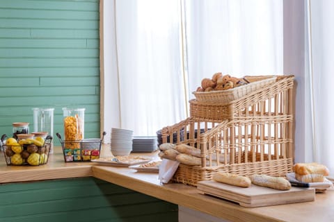 Restaurant/places to eat, Dining area, On site, Breakfast