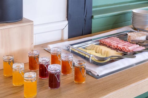 Restaurant/places to eat, Dining area, On site, Breakfast