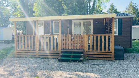 Chez Nathalie mobil home chauffé et climatisé Campground/ 
RV Resort in Ortenau