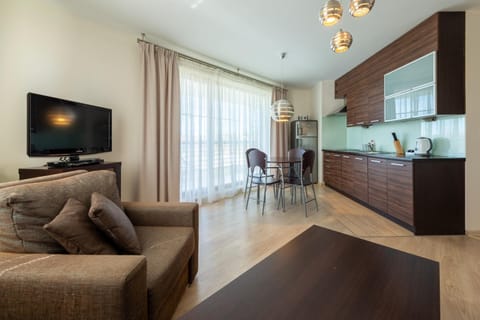 Communal lounge/ TV room, Kitchen or kitchenette, Living room