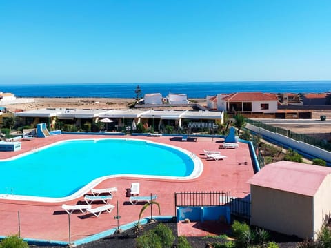 Pool view, Sea view, Swimming pool, sunbed