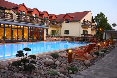 Property building, Day, Swimming pool