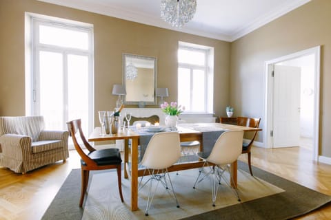 Living room, Seating area, Dining area