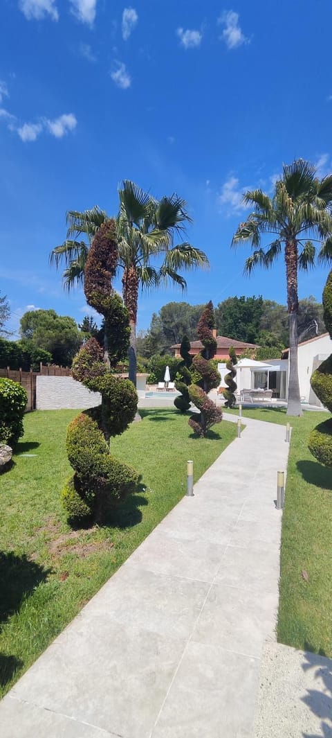 Villa de rêve à Mougins - piscine privée, palmiers & ambiance resort Villa in Valbonne