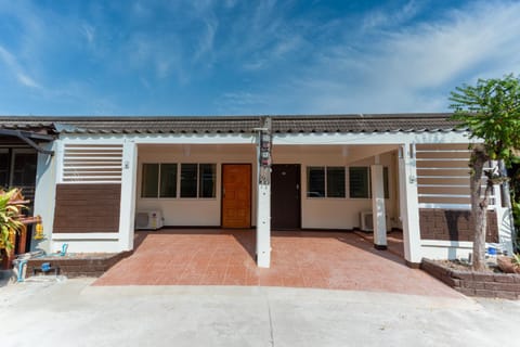 Property building, Day, Parking