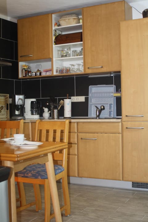 Property building, Day, Coffee/tea facilities, View (from property/room), Kitchen or kitchenette, Food and drinks, Other, Decorative detail, Seating area, Dining area, Communal kitchen, Food, Garden view, Mountain view, Area and facilities