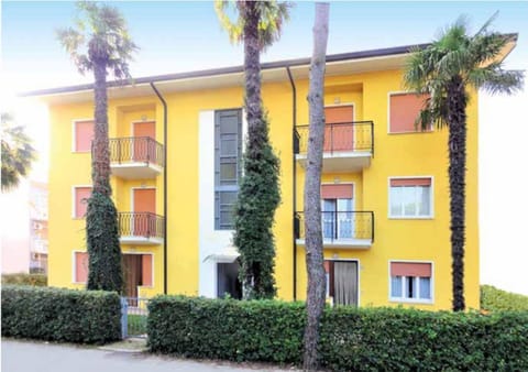 Property building, Facade/entrance, Day, Summer, Garden, View (from property/room), Beach, On site