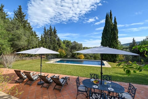 Solarium, Dining area, Swimming pool