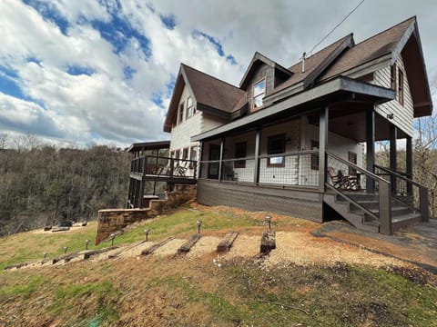 A Grand View Lodge #540 House in Pittman Center