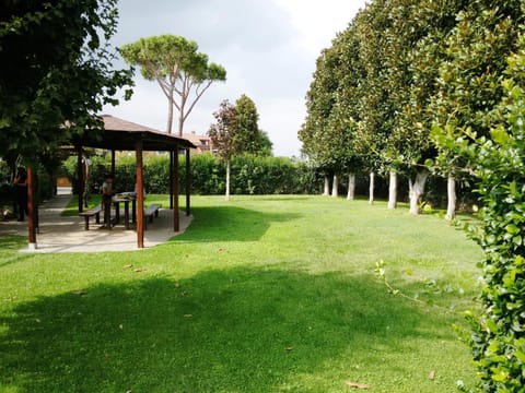 Day, Natural landscape, Garden, Garden view, Area and facilities