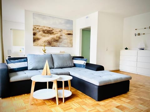 Bed, Living room, Photo of the whole room, Seating area, Bedroom