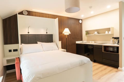 Kitchen or kitchenette, Bedroom