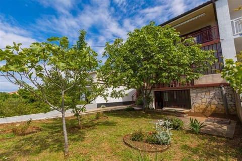 Property building, Summer, Garden