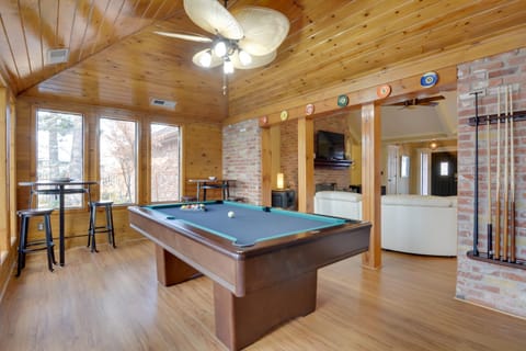 Luxe Home with Private Pool and Game Room in Vinita House in Ozark Mountains