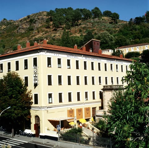 Facade/entrance, Bird's eye view