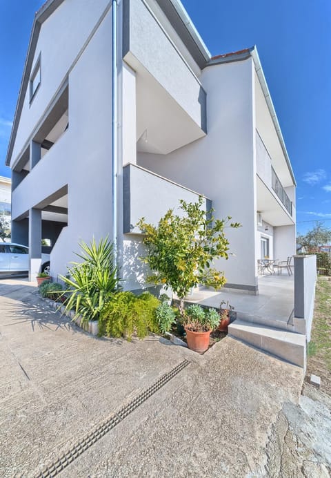 Property building, Facade/entrance