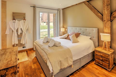 Bed, towels