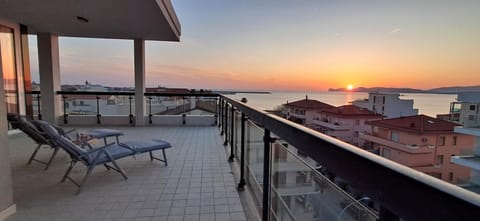 Solarium, Balcony/Terrace, Sea view, sunbed