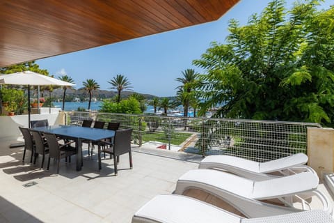 Property building, Balcony/Terrace, Living room
