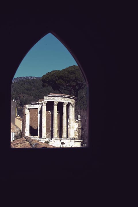 Property building, Nearby landmark, Neighbourhood