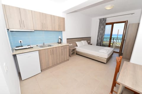 Kitchen or kitchenette, Sea view