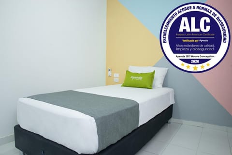 Photo of the whole room, Logo/Certificate/Sign