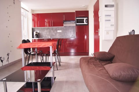 Kitchen or kitchenette, Living room, Dining area