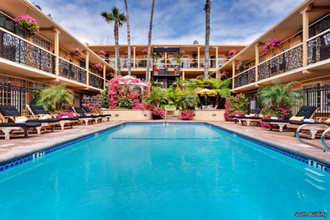 Pool view, Inner courtyard view, sunbed