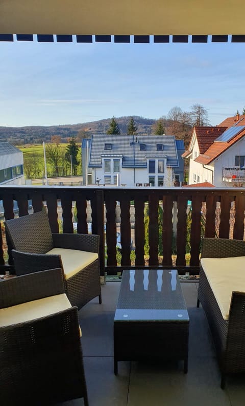 Coffee/tea facilities, Balcony/Terrace, Seating area, Dining area