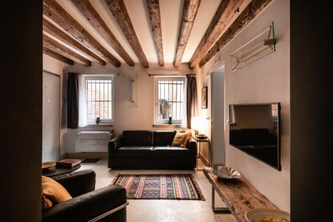 TV and multimedia, Living room, Lounge or bar, Seating area