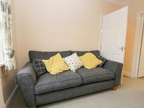 Cosy Bee House in England