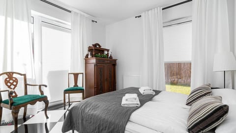 Seating area, Bedroom, Garden view