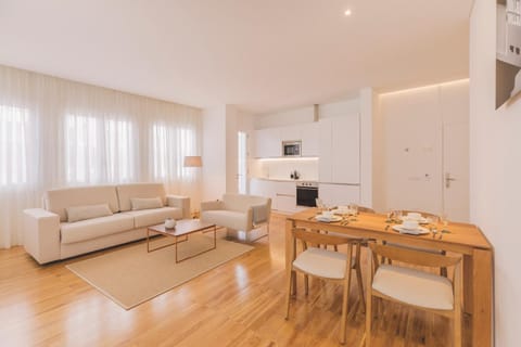 Kitchen or kitchenette, Seating area, Dining area
