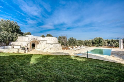 Property building, Garden, Swimming pool, Swimming pool