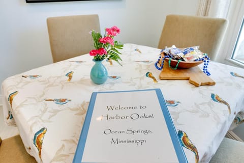 Harbor Oaks Haven Walk to Front Beach and Downtown! Apartment in Ocean Springs