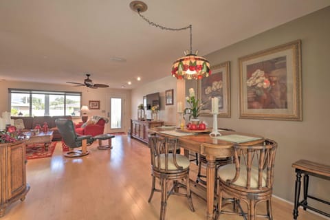 Single-Story Home Walk to Beach, Pier and River House in Daytona Beach