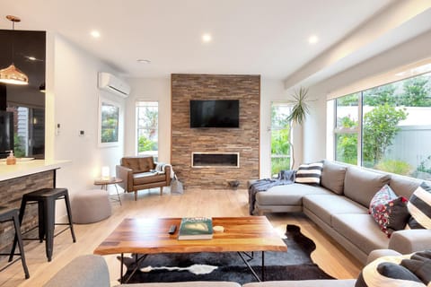 Library, TV and multimedia, Balcony/Terrace, Kitchen or kitchenette, Living room, Lounge or bar, Decorative detail, Seating area, Dining area