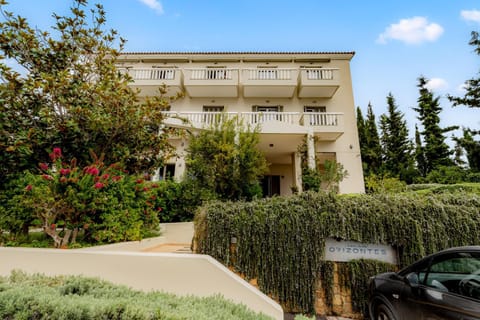 Property building, Spring, Day, Garden, Parking