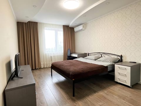 Bed, TV and multimedia, Photo of the whole room, Bedroom, air conditioner