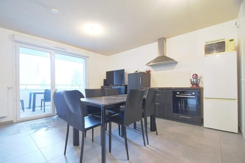 Beautiful Bright Apt With Terrace Apartment in Caluire-et-Cuire