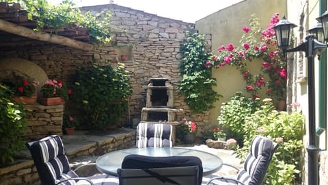 Patio, BBQ facilities