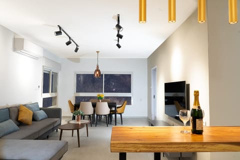 Night, Living room, Photo of the whole room, Decorative detail, Seating area, Dining area