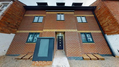 City Lodge Serviced Apartments Worcester City Centre - Parking Apartment in Worcester