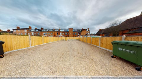 City Lodge Serviced Apartments Worcester City Centre - Parking Apartment in Worcester