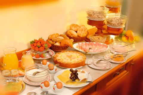 Restaurant/places to eat, Food and drinks, Breakfast, Buffet breakfast