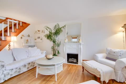 Chincoteague Charm Escape with Bikes and Yard Games! House in Chincoteague Island