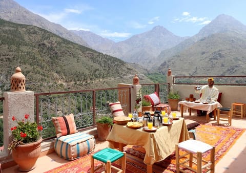 View (from property/room), Balcony/Terrace, Living room, Mountain view