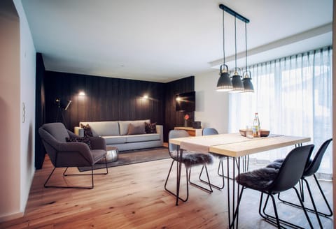 Living room, Dining area