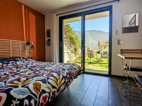 Studio à la campagne au bout du lac d'Annecy Apartment in Doussard