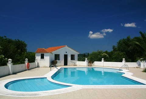 Facade/entrance, Swimming pool